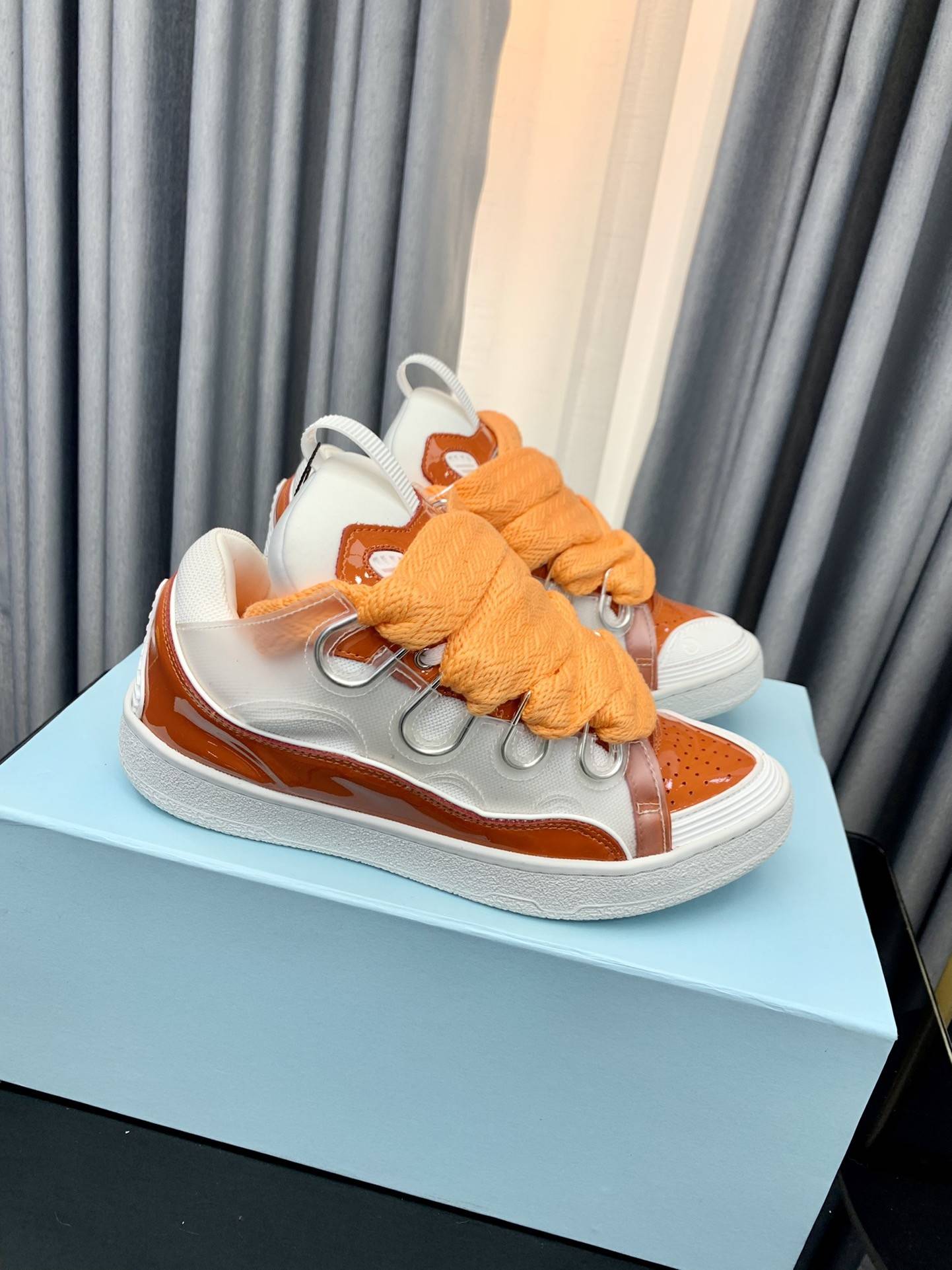 LA*N Sneaker