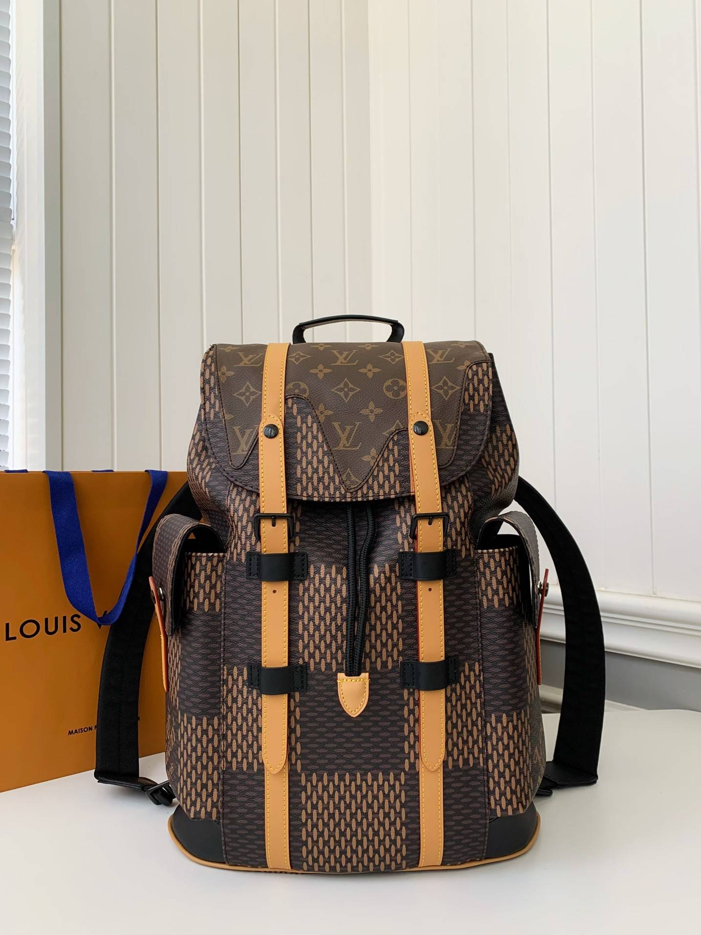 L*V Medium-sized men’s matching colored backpack  M40350  Size：38*44*21cm