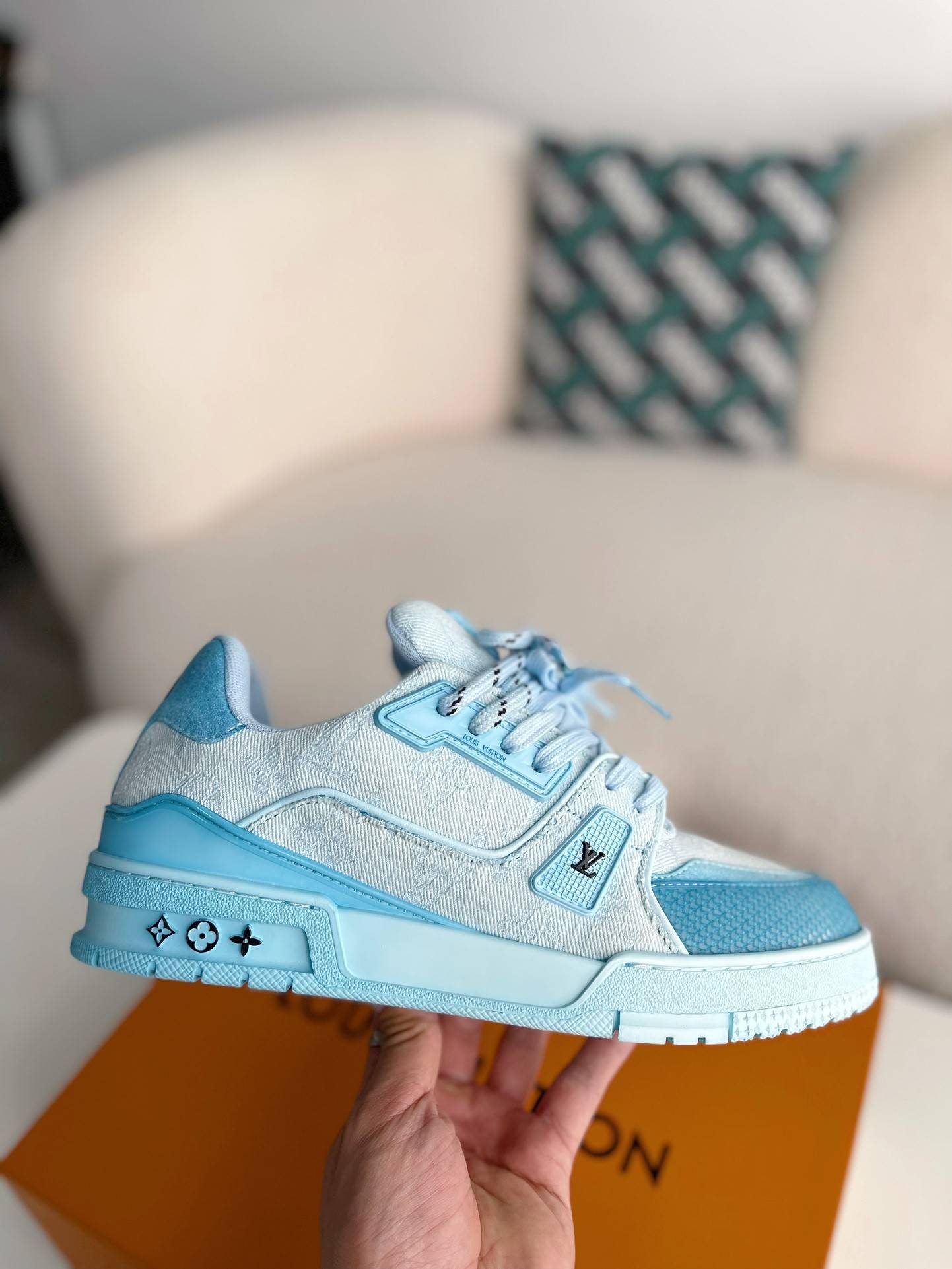 L*V TRAINER SNEAKERS