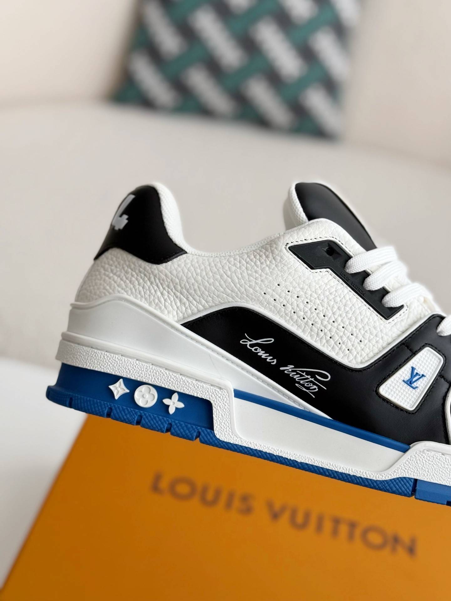 L*V TRAINER SNEAKERS