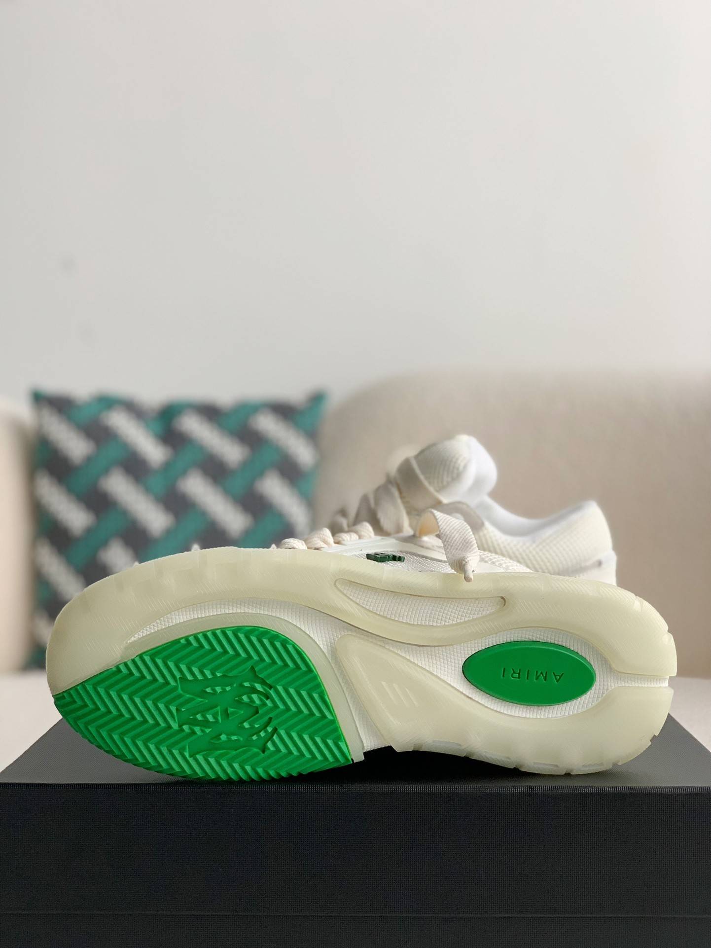A*RI sneaker