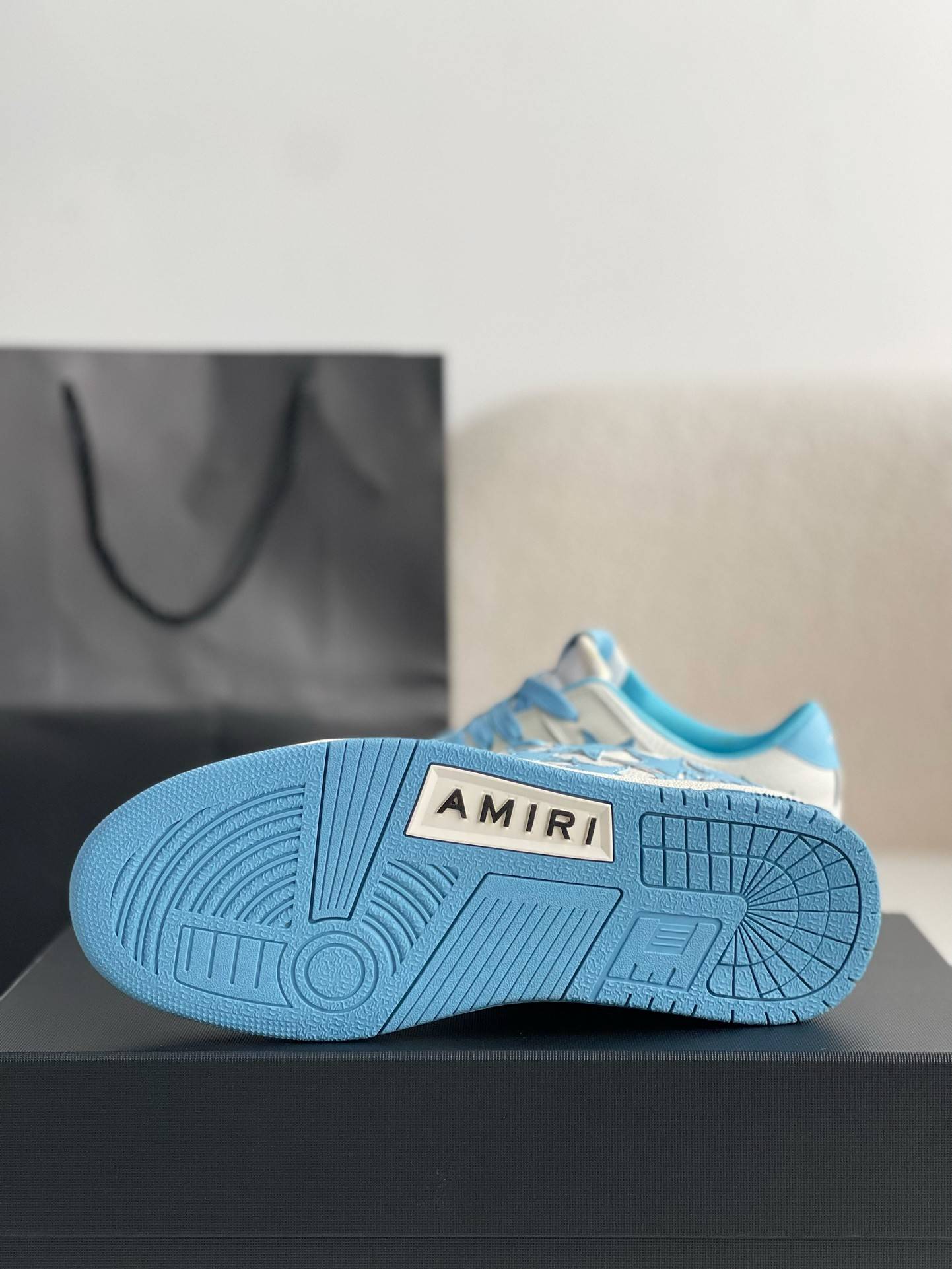 A*RI Sneakers