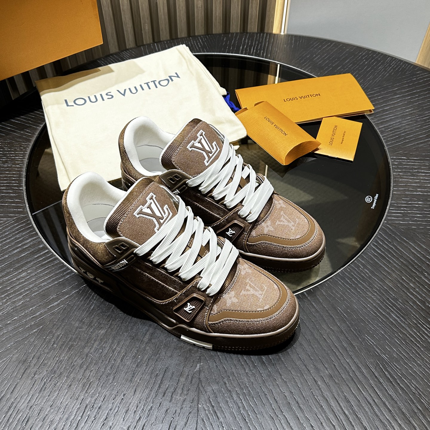 L*V TRAINER Sneakers
