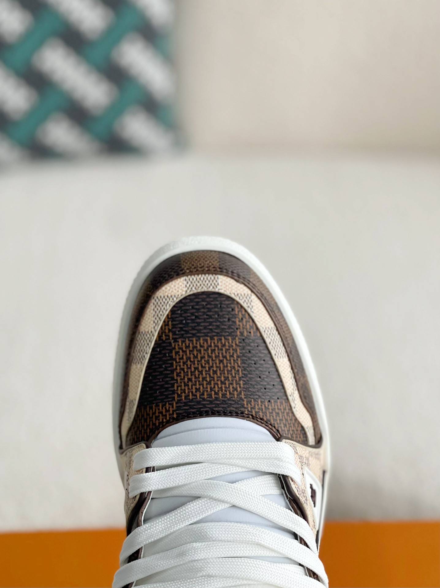 L*V TRAINER SNEAKERS