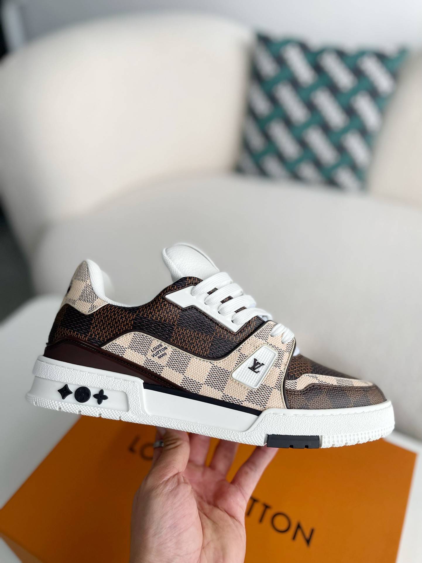 L*V TRAINER SNEAKERS