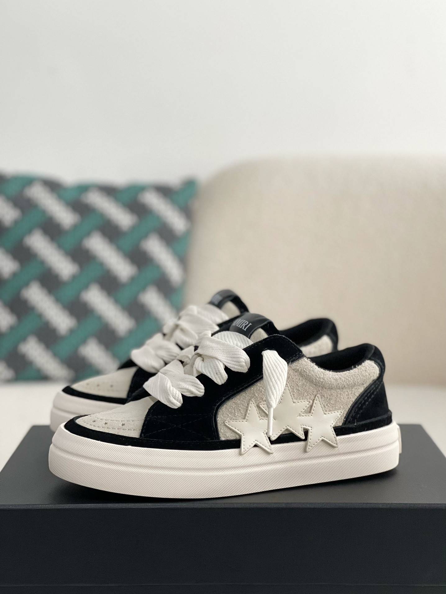 A*RI Sneakers