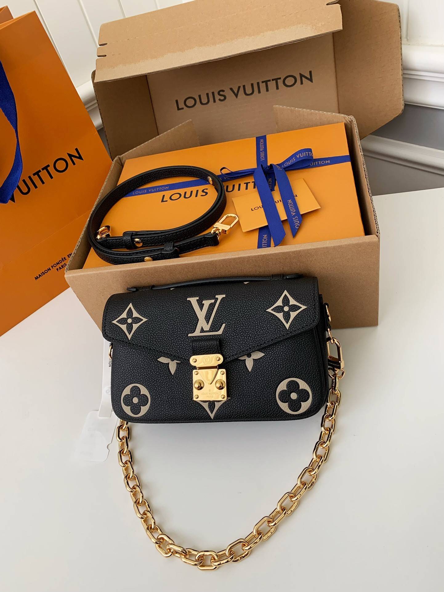 L*V counter classic hot selling Pochette Métis East West bag M46596, 21.5 * 13.5 * 6cm