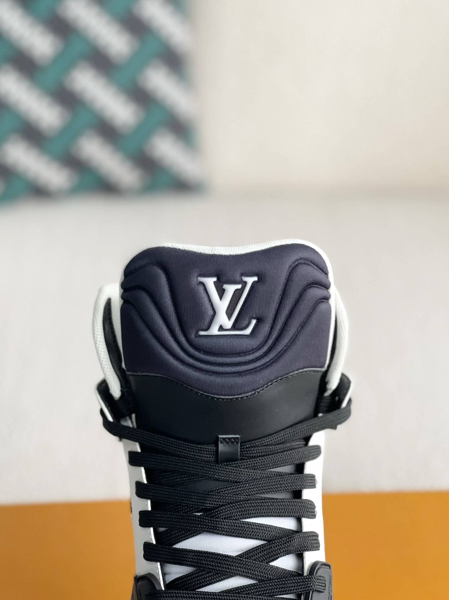 L*V TRAINER SNEAKERS