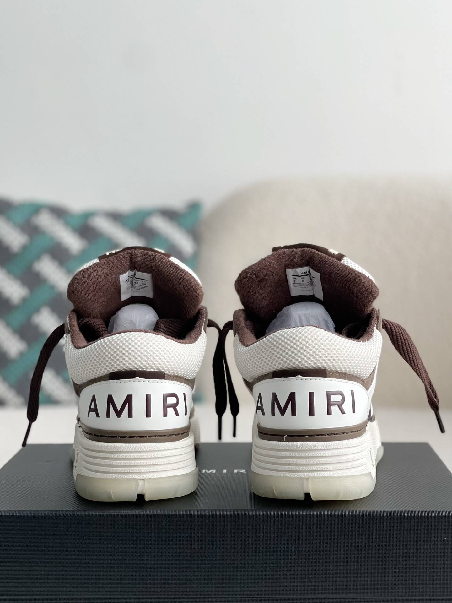 A*RI sneaker