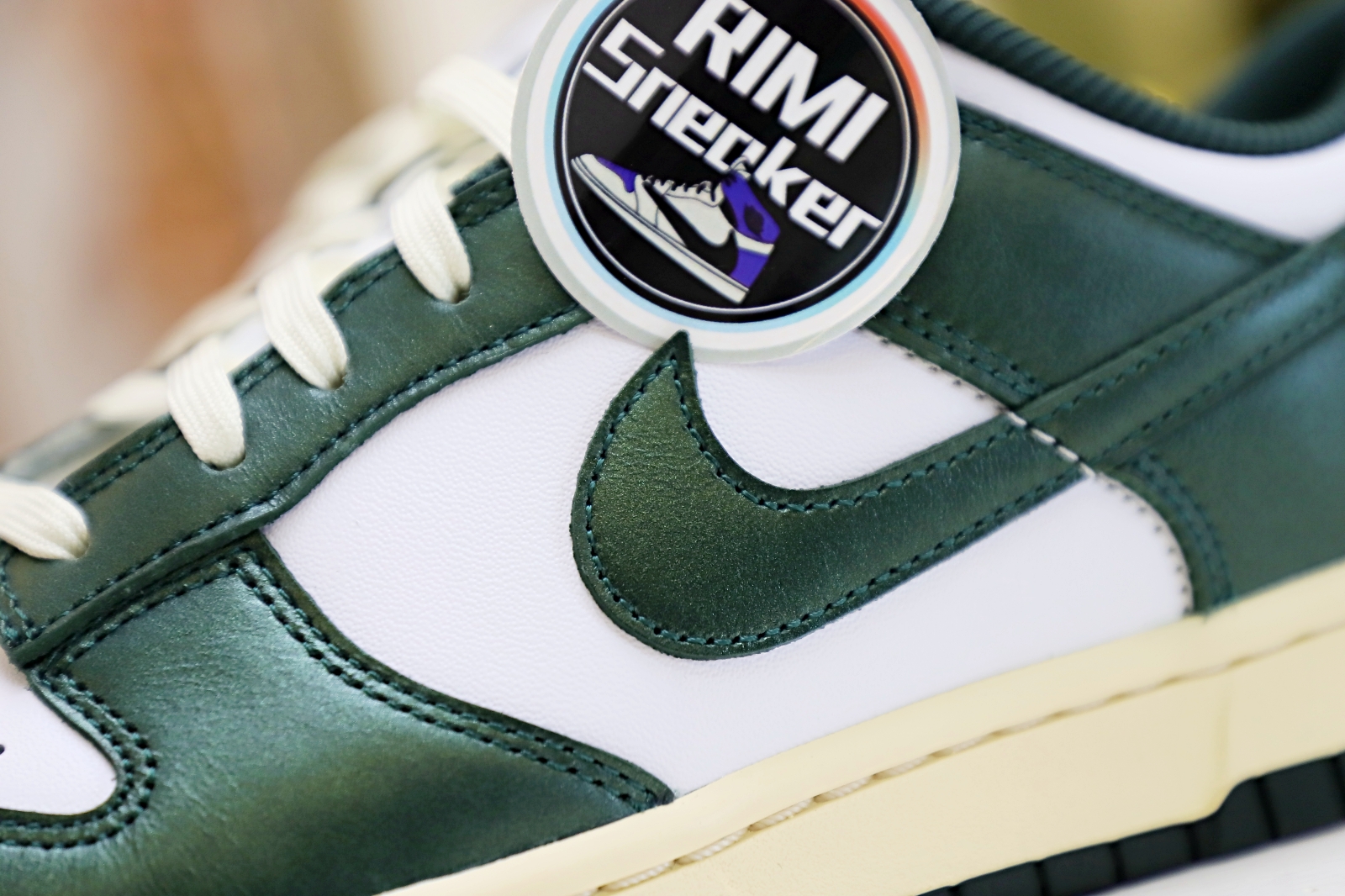 NIKE WMNS DUNK LOW
