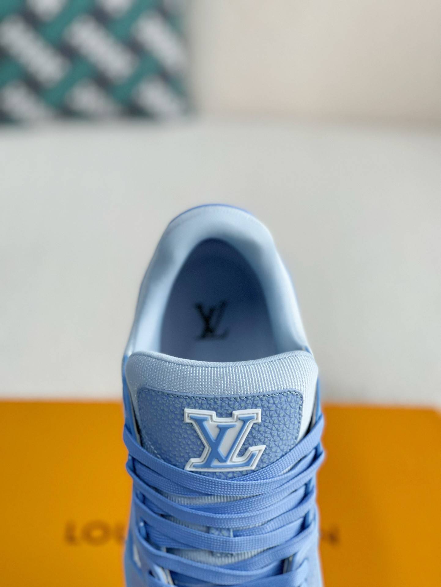 L*V SNEAKERS
