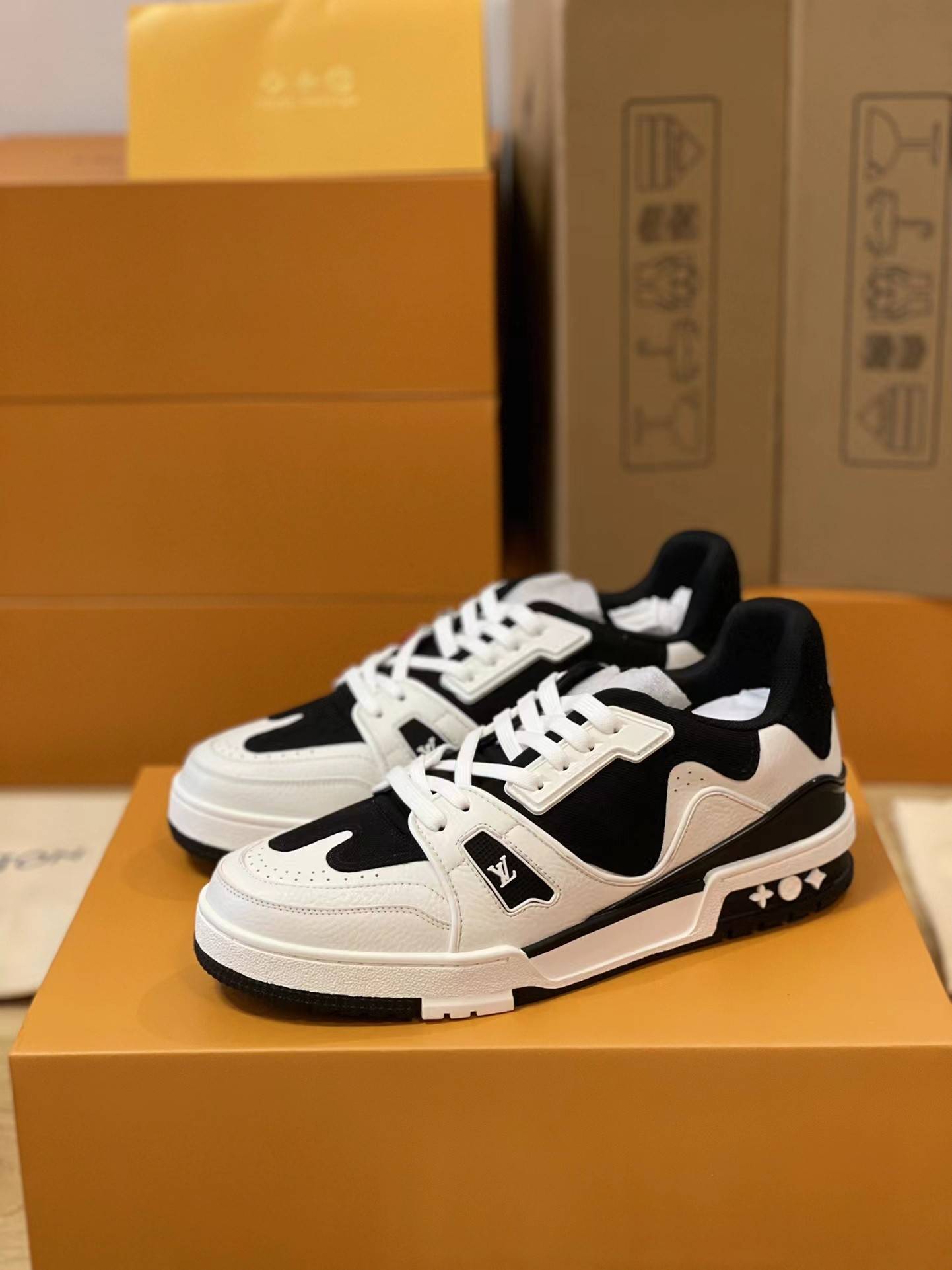 L*V TRAINER 1A9IQ5 Sneakers