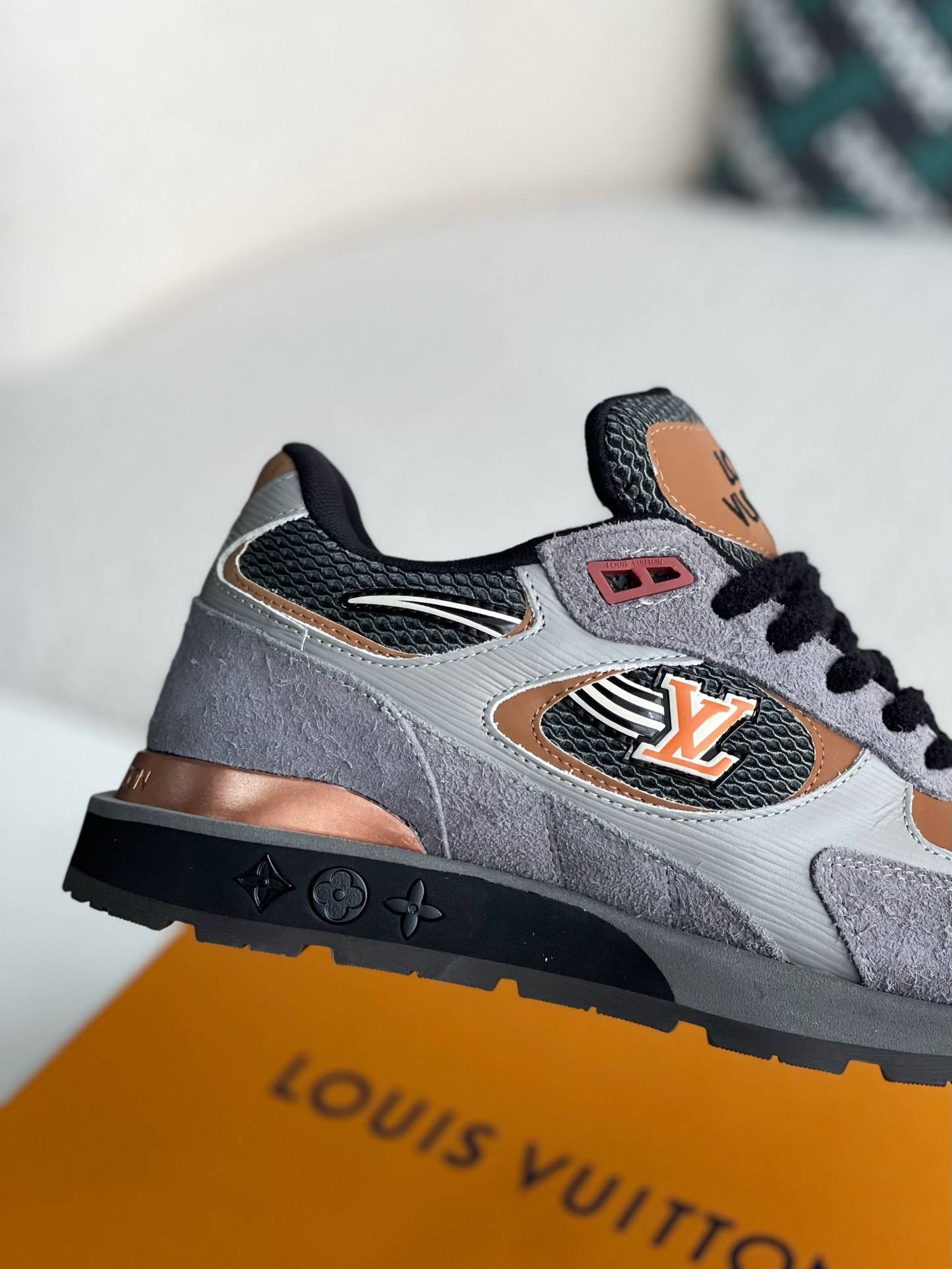 L*V Low-top running shoes