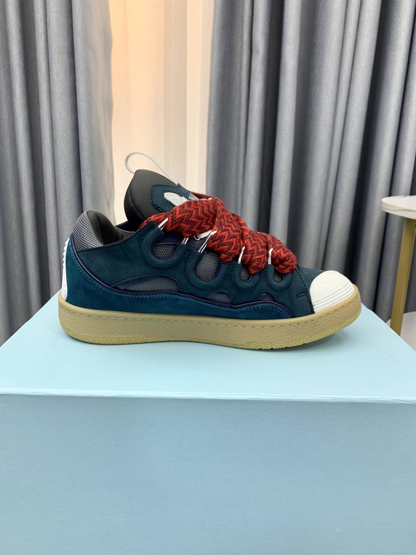 LA*N Sneaker