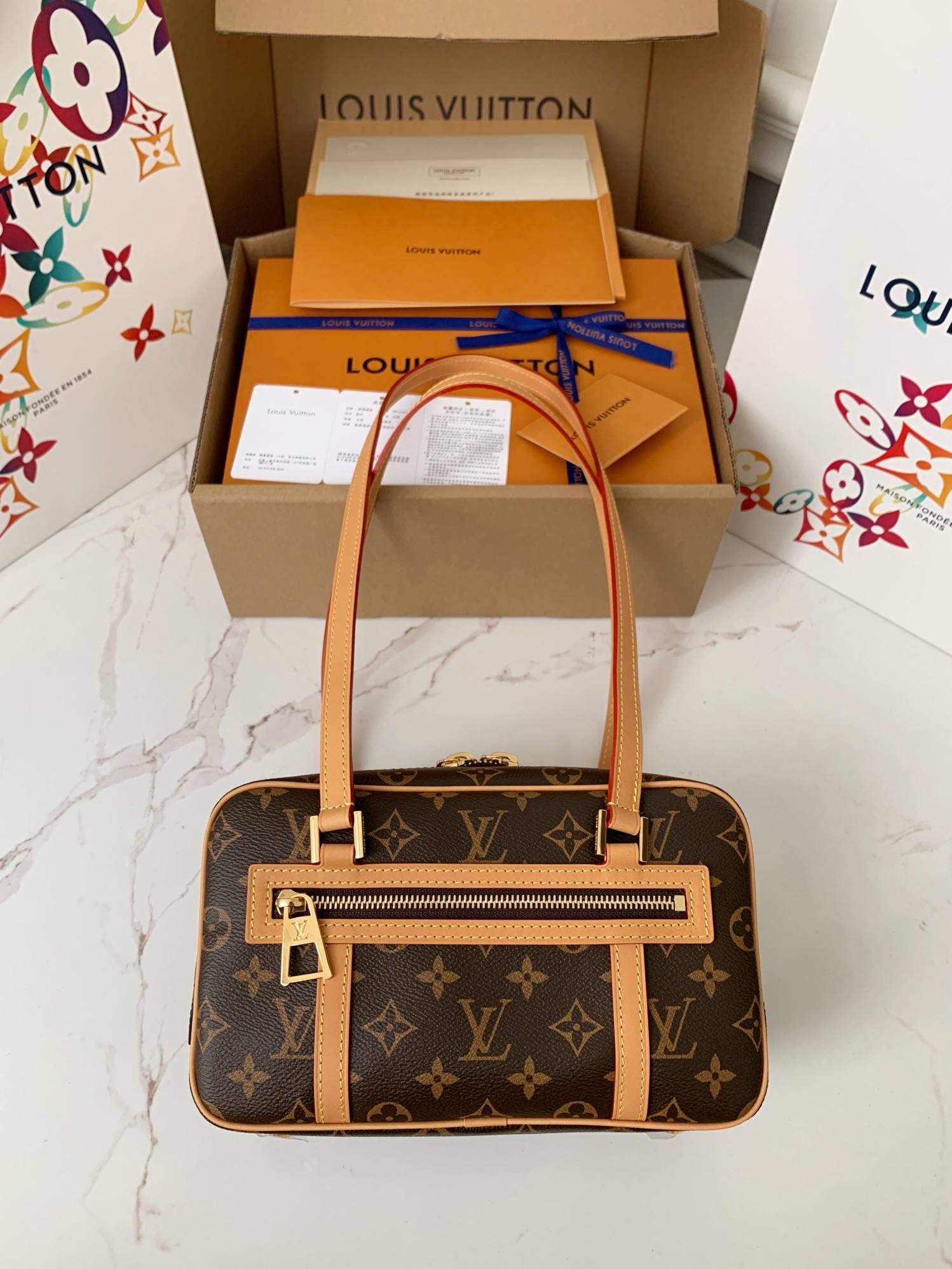 L*V CITE M46321 size:26*16*11cm