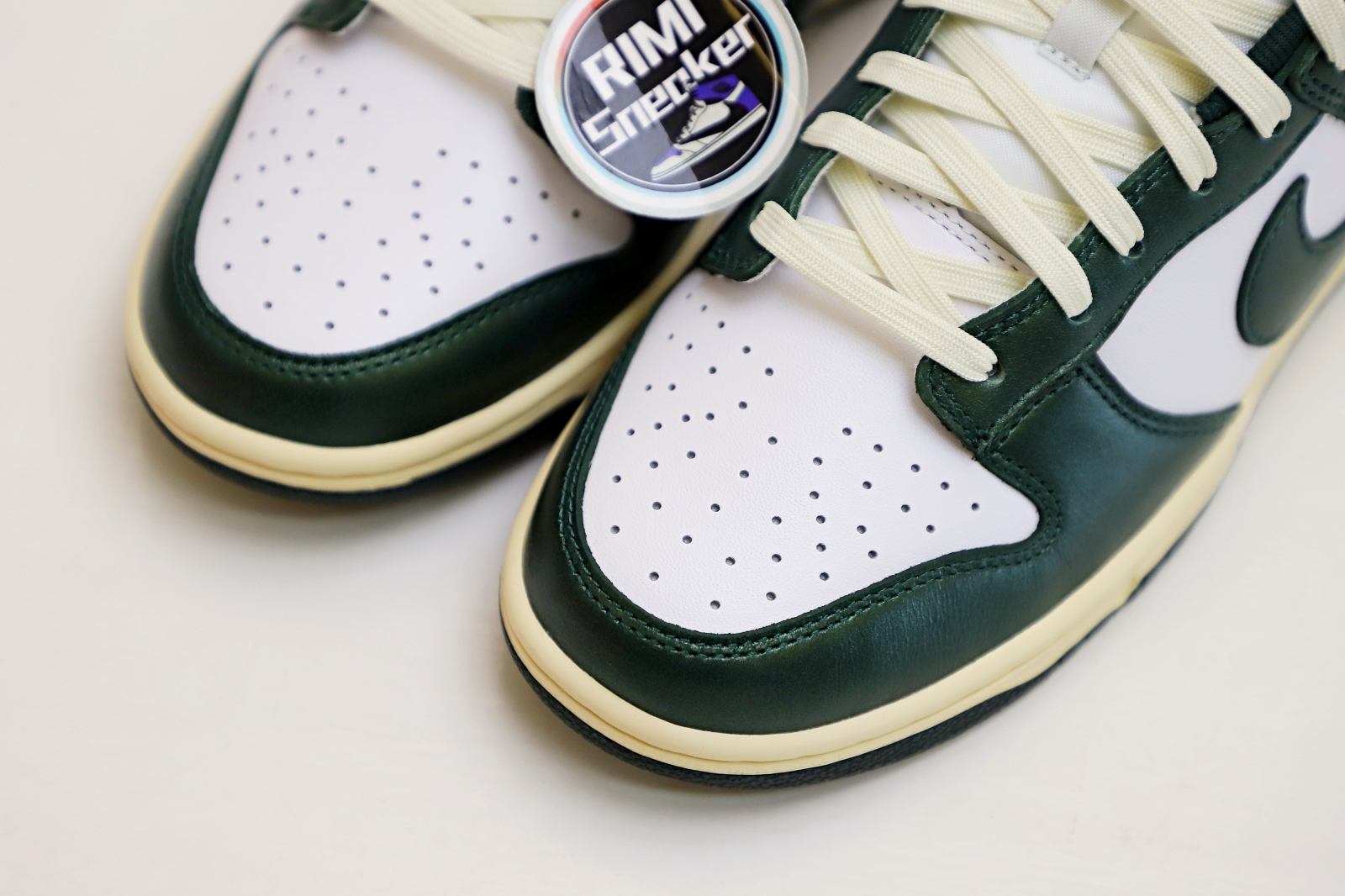 NIKE WMNS DUNK LOW