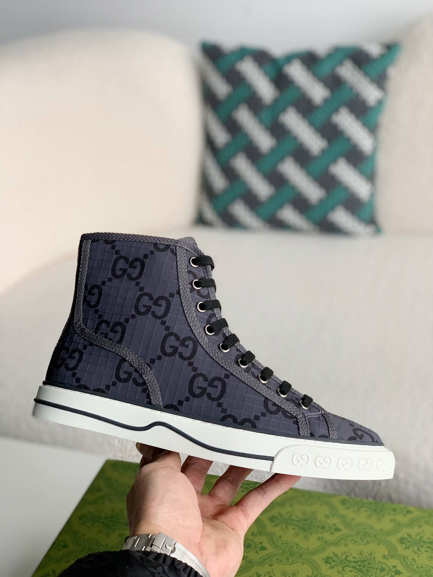 GU*IHigh-top shoes