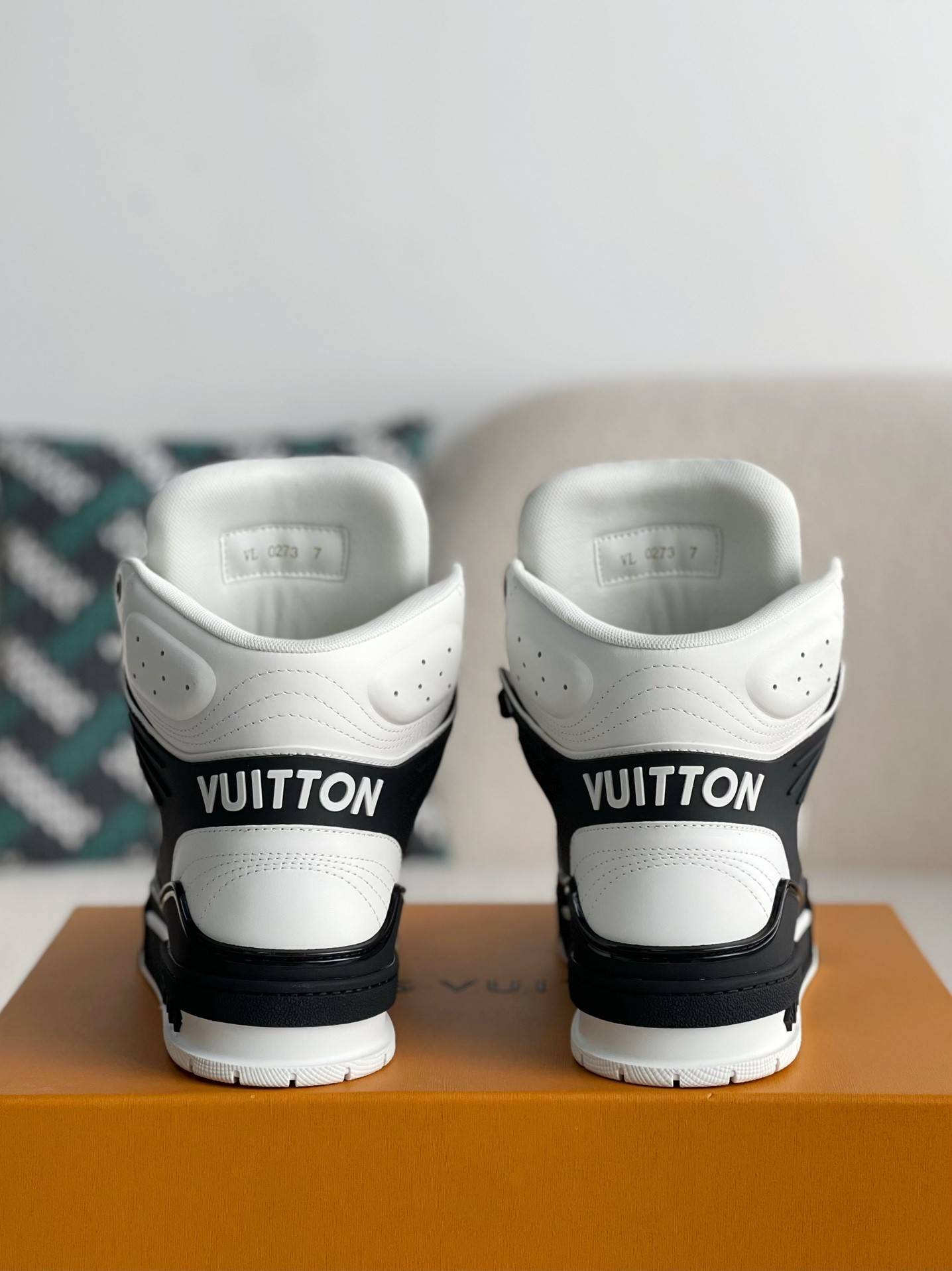 L*V TRAINER SNEAKERS