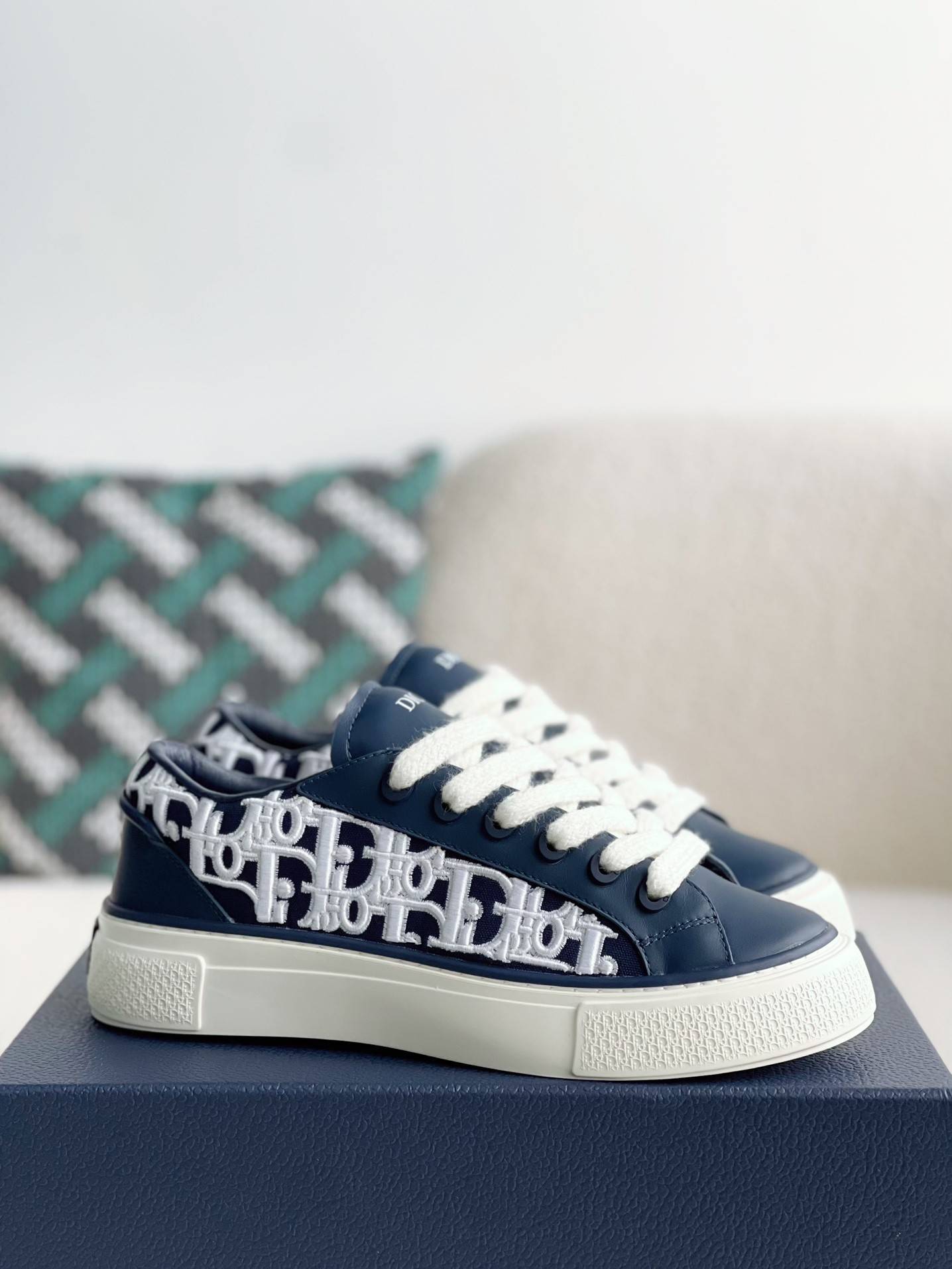 D*OR New B33 Sneaker