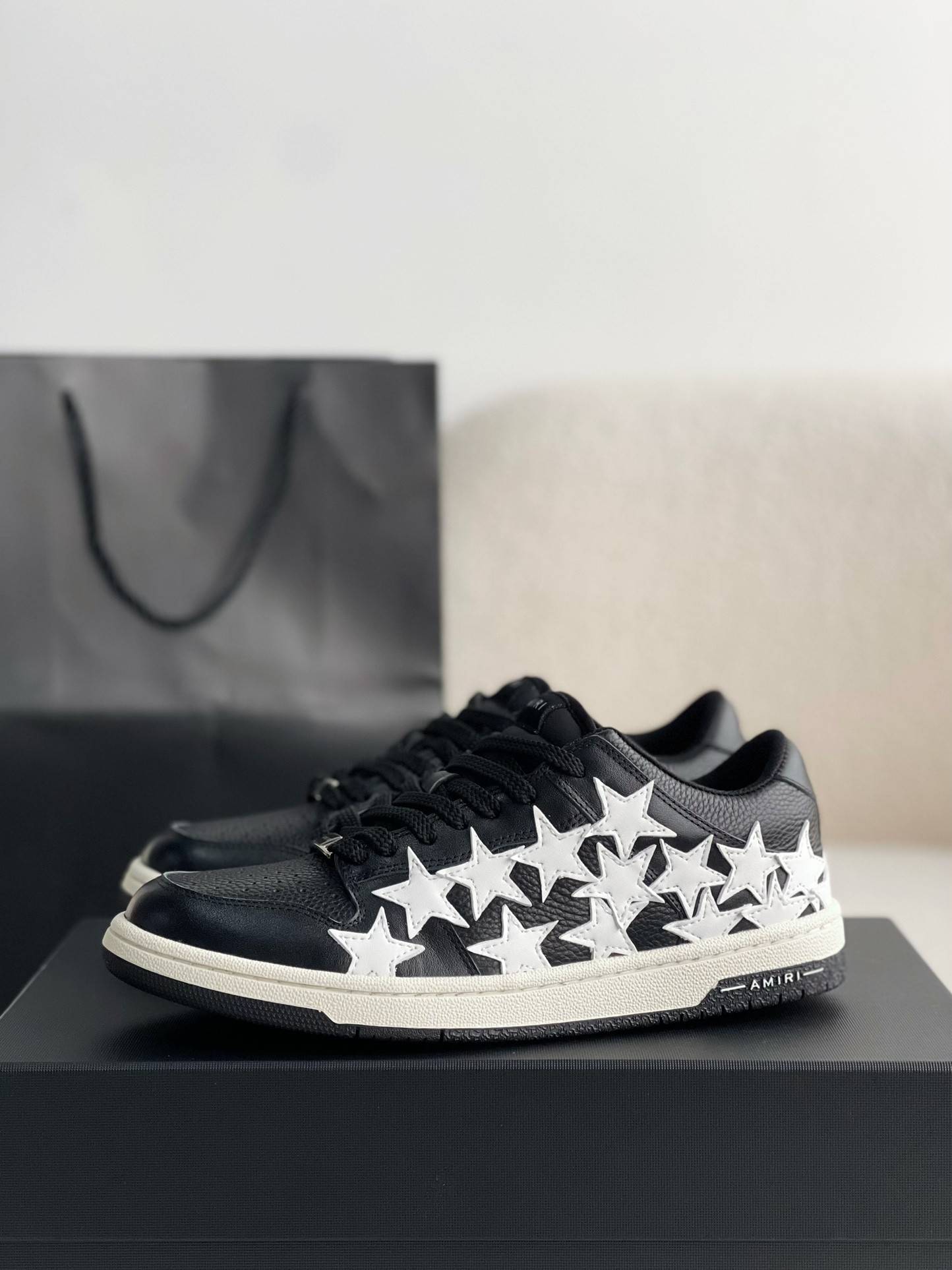 A*RI Sneakers