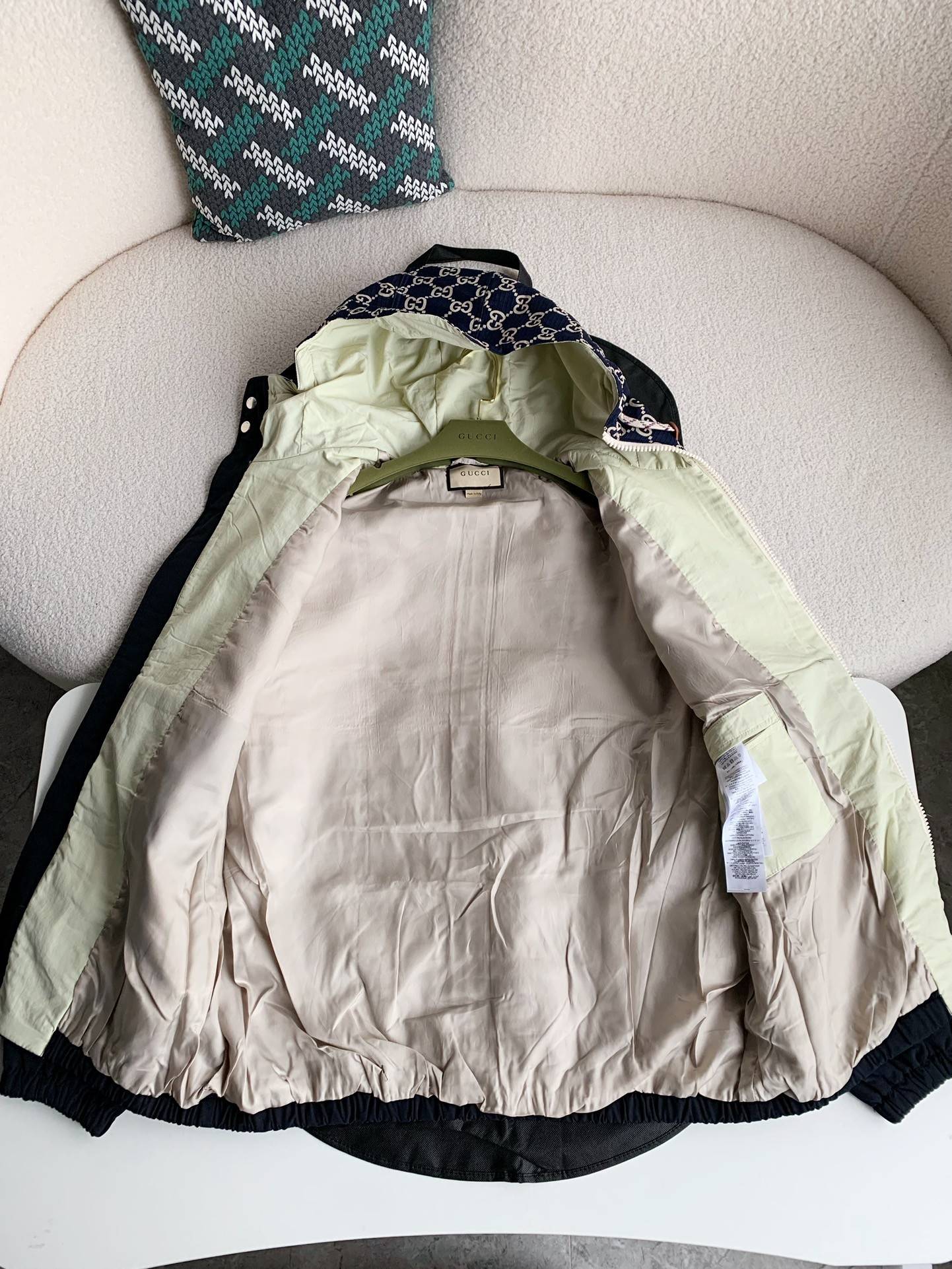 G*u*i jacket