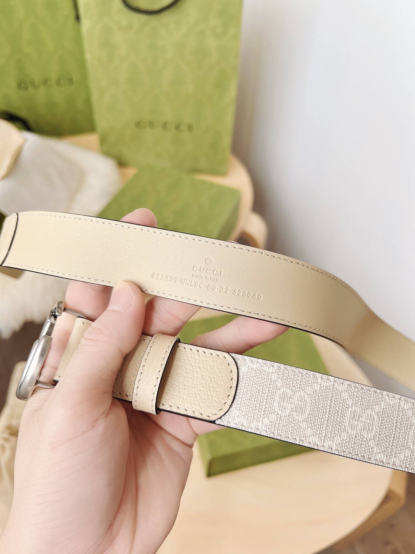 G*u*i ladies belt
