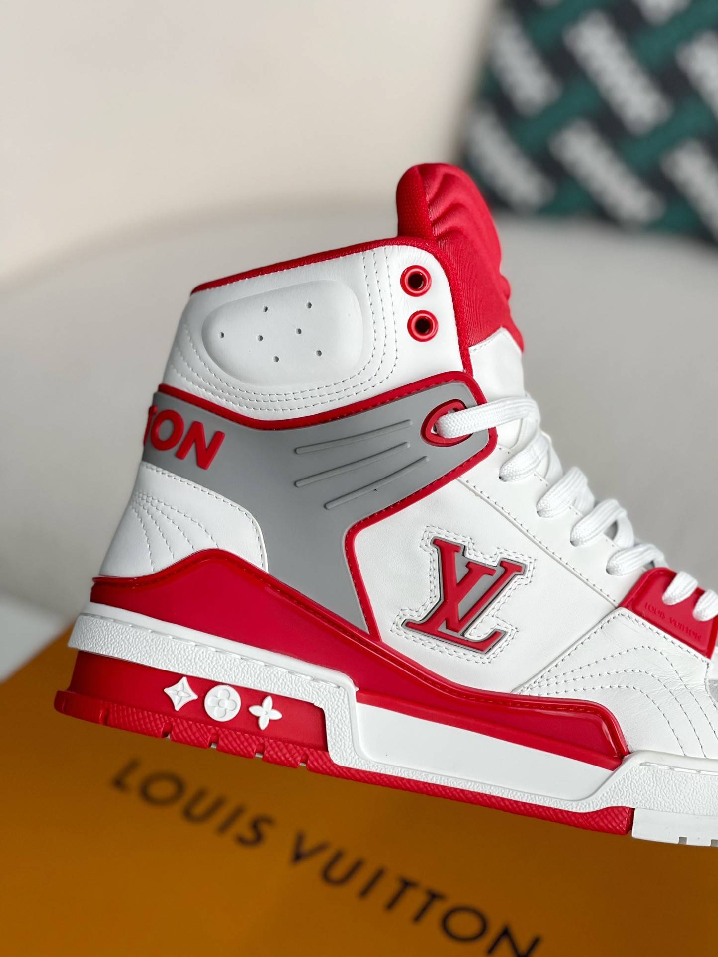 L*V TRAINER SNEAKERS