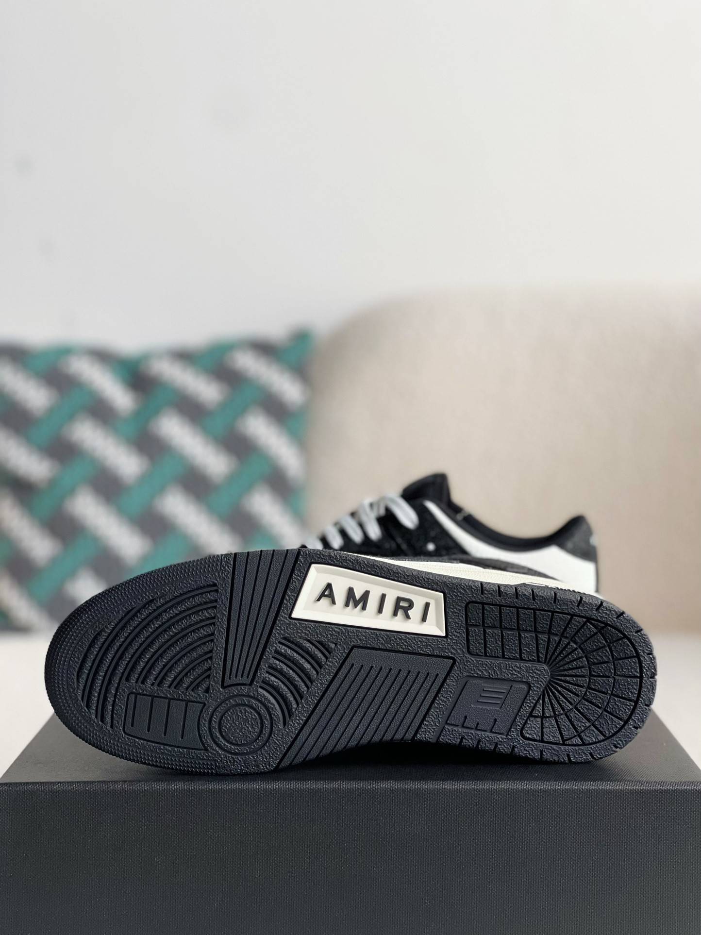 A*RI Sneakers