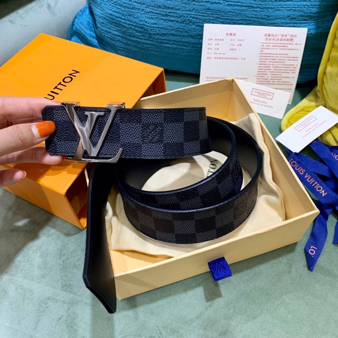 Louis Vuitton LV men''s belt  INITIALES