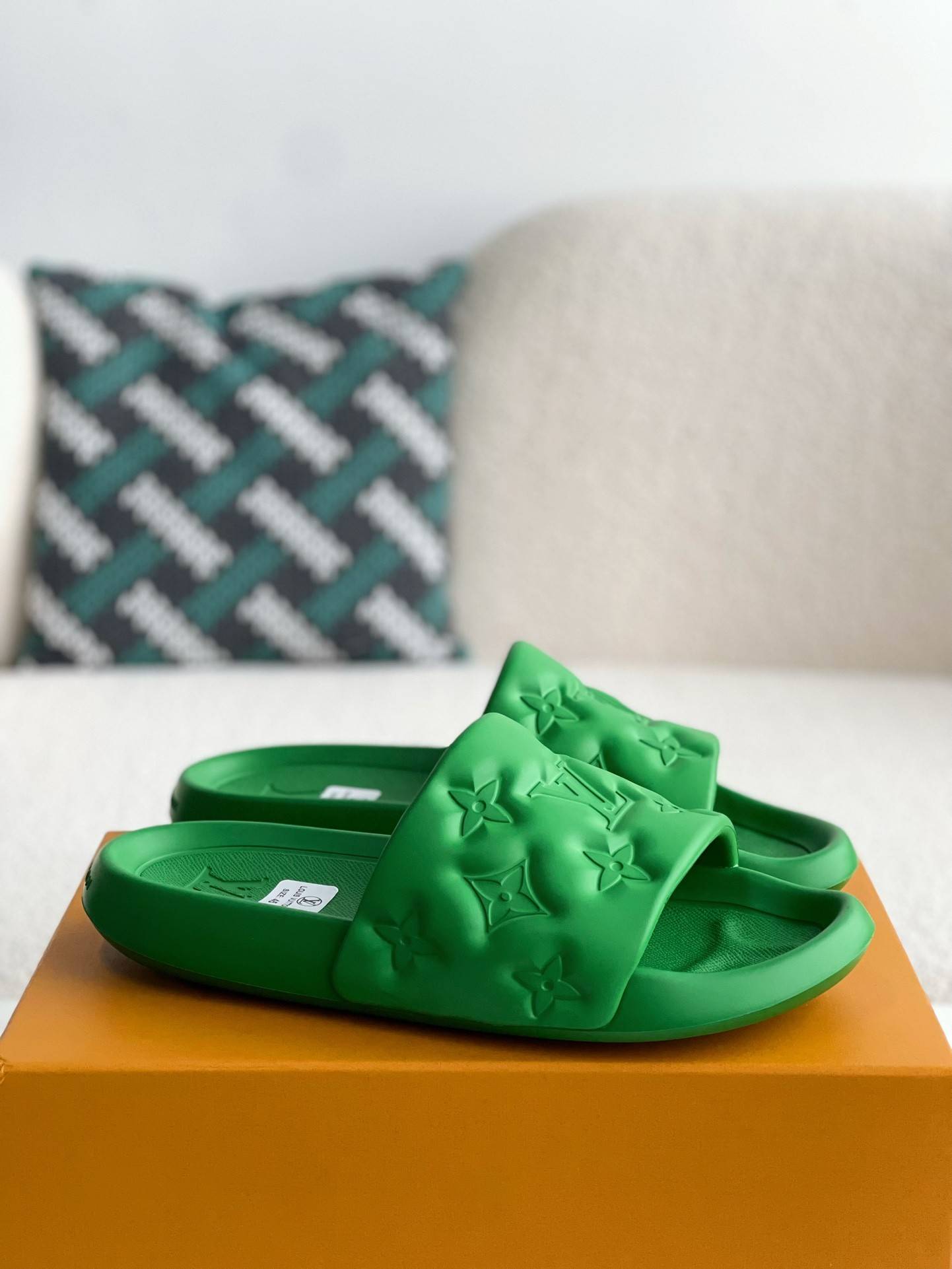L*V WOMEN''S SLIPPERS