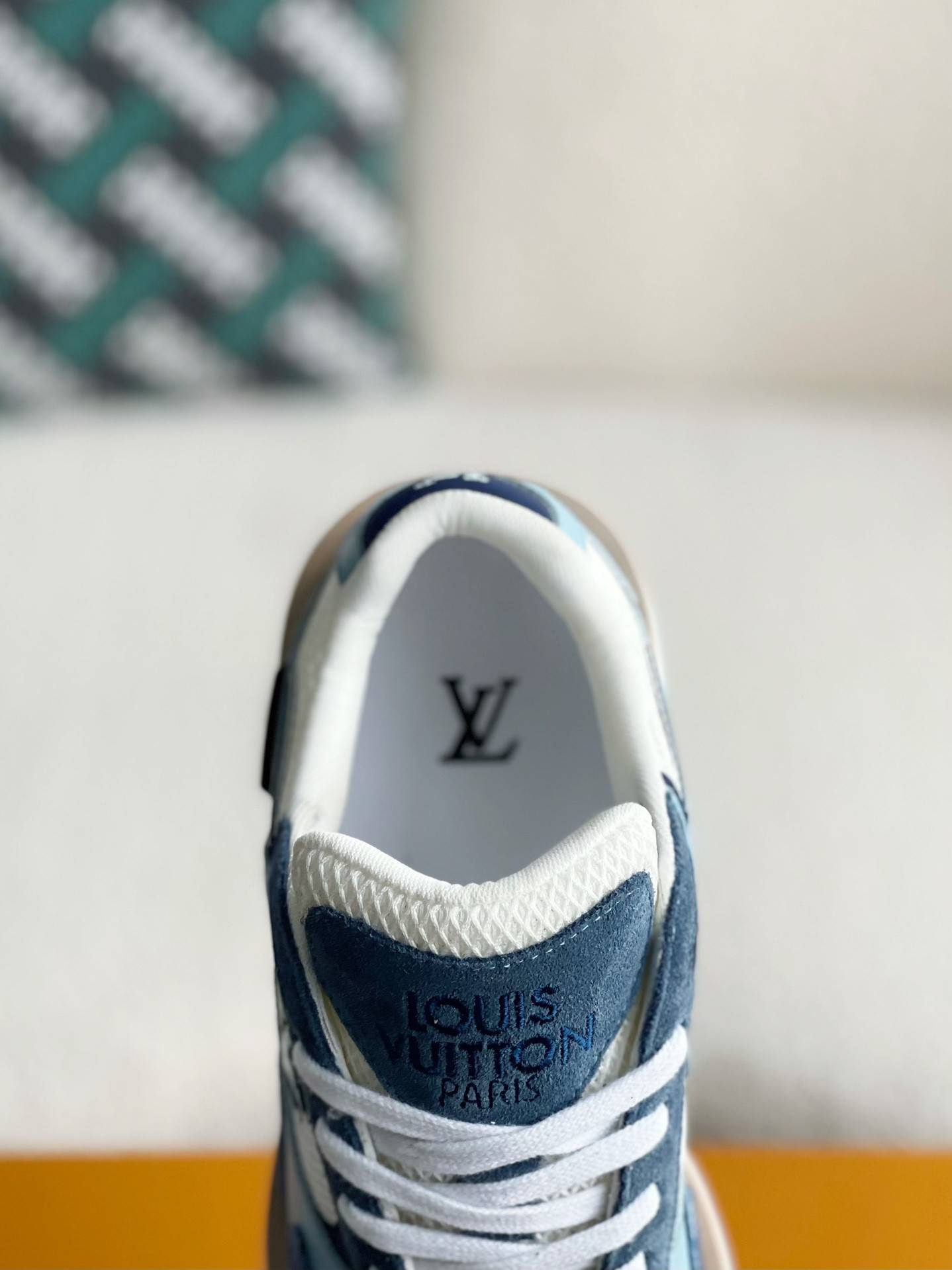 L*V Low-top running shoes