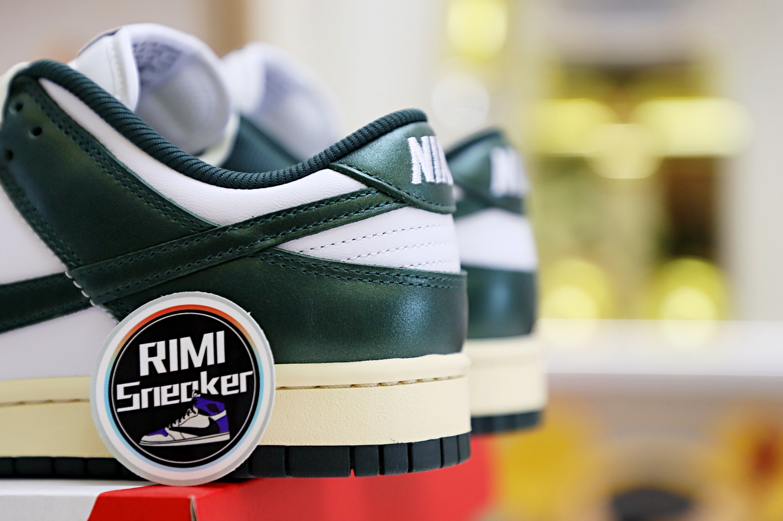 NIKE WMNS DUNK LOW