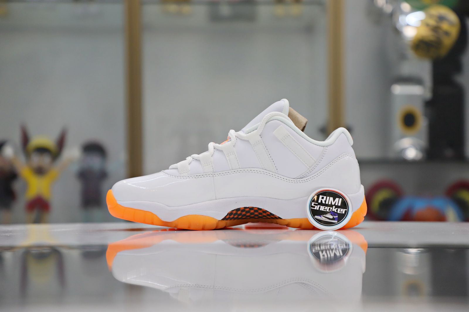 WMNS AIR JORDAN 11 RETRO LOW