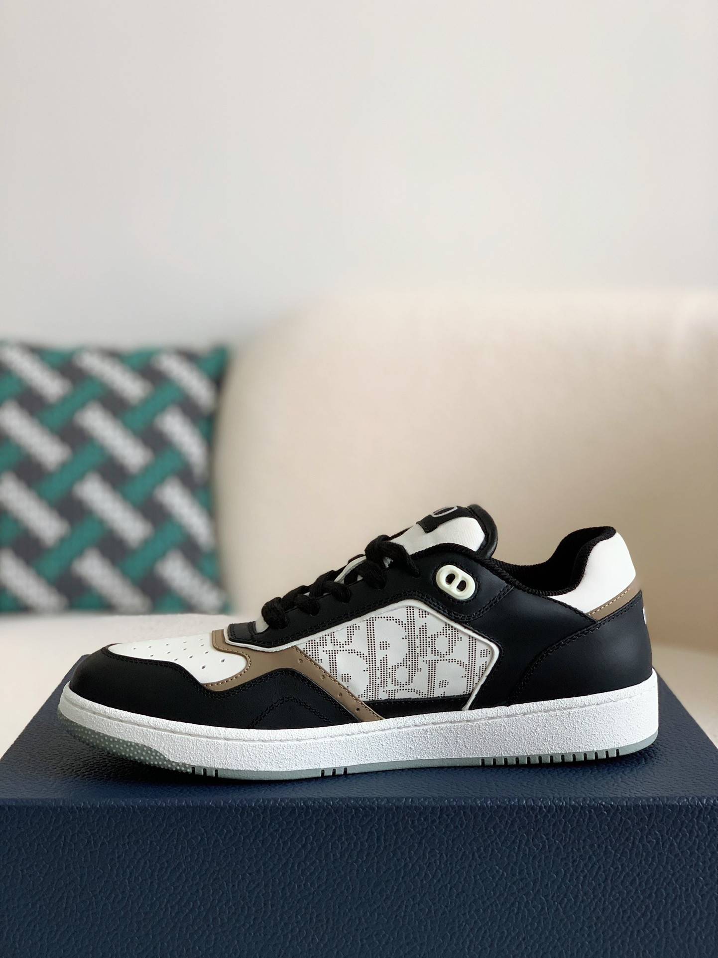 D*OR LEVEL B27 Sneaker