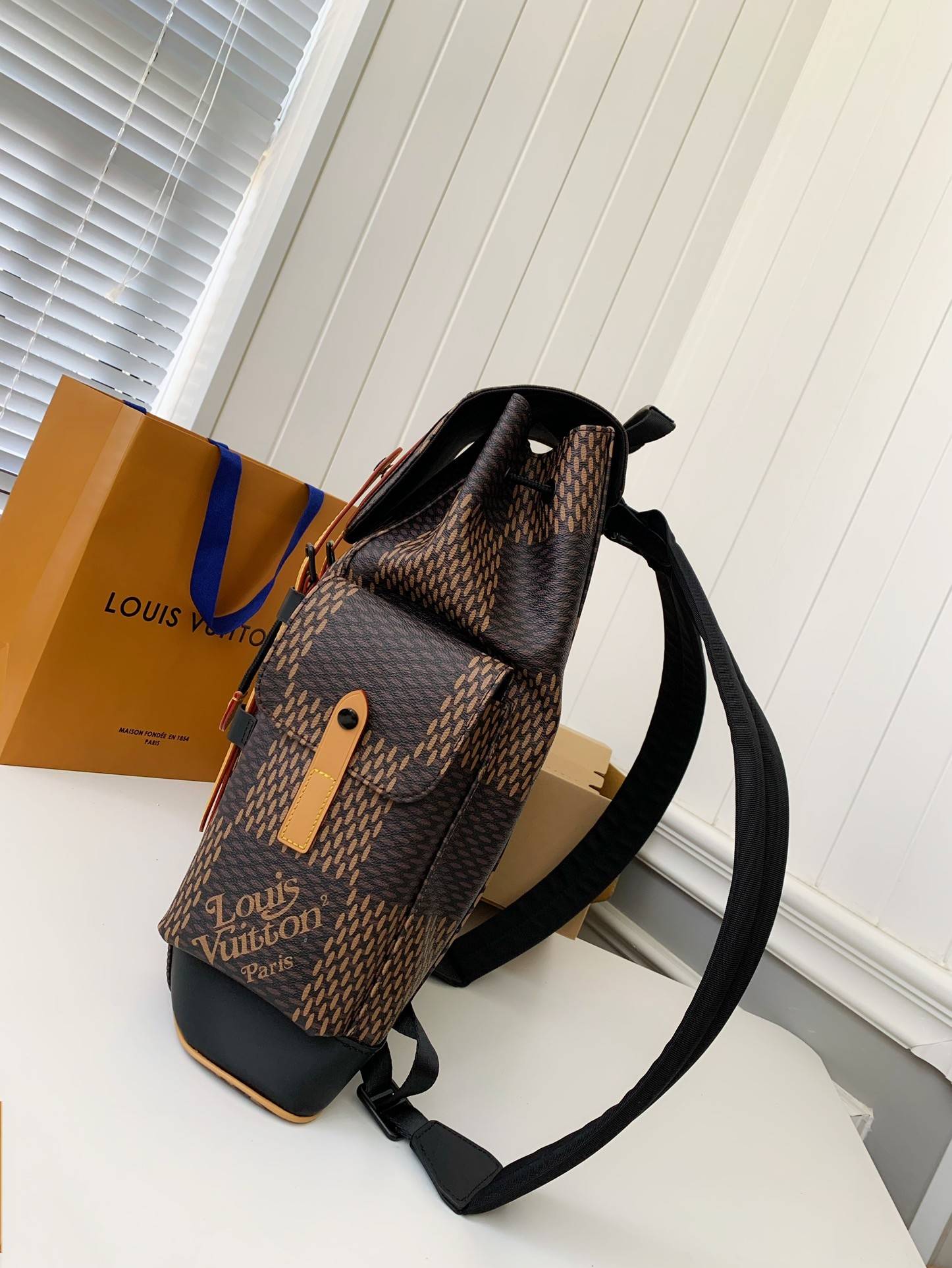 L*V Medium-sized men’s matching colored backpack  M40350  Size：38*44*21cm