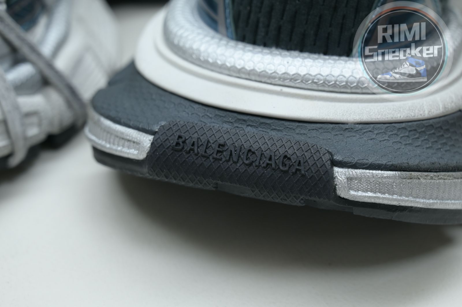 Balenciaga all sizes still in stock! Please contact customer service on iMessage/WhatsApp to purchase!  BLGA  3XL