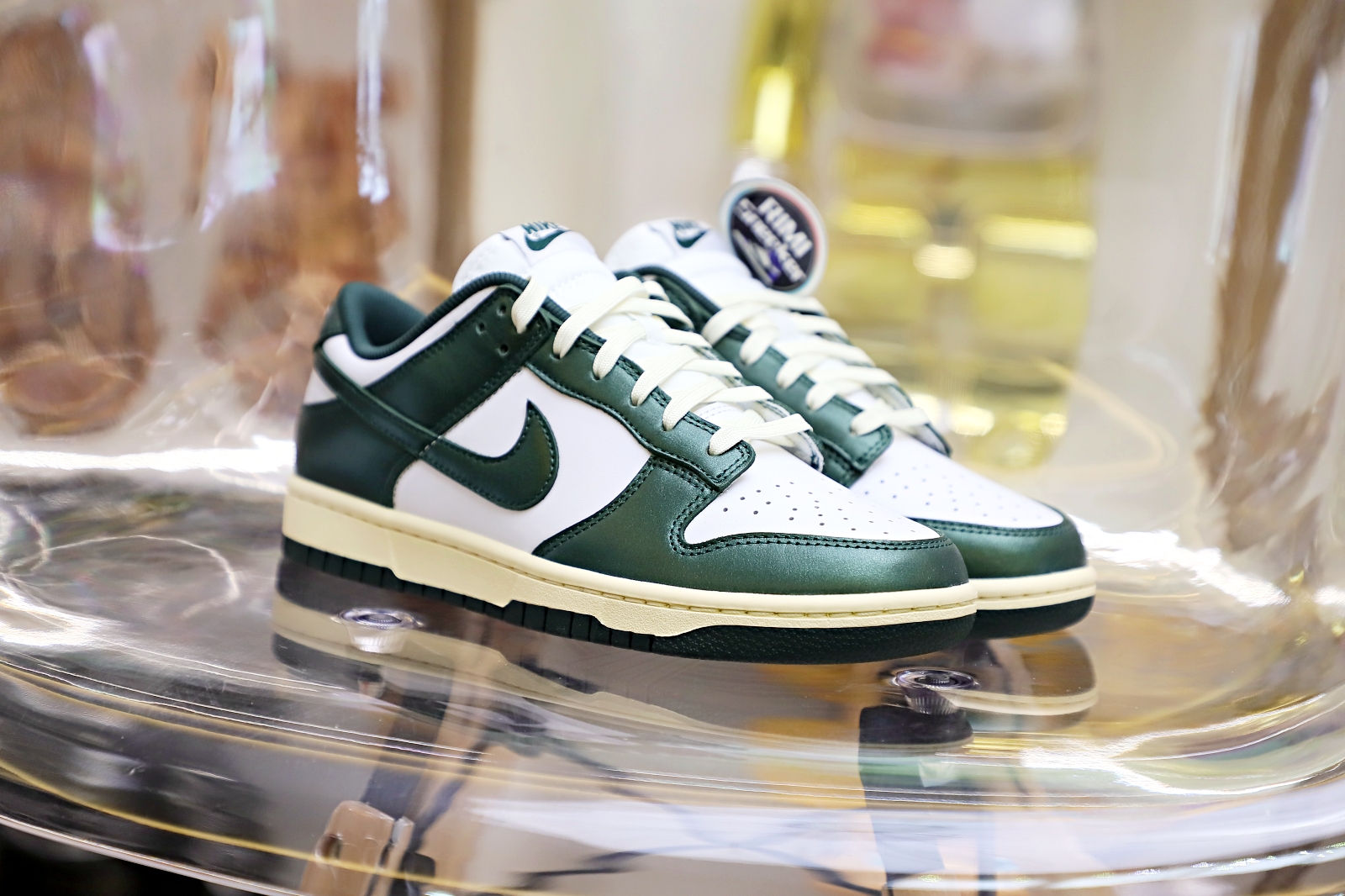 NIKE WMNS DUNK LOW