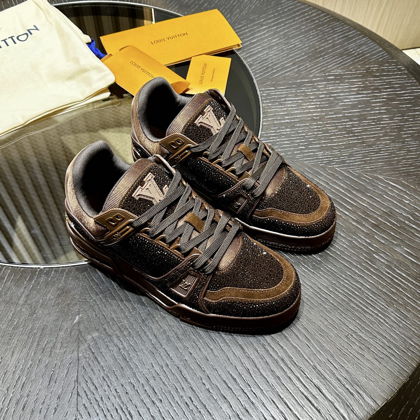 L*V TRAINER Sneakers