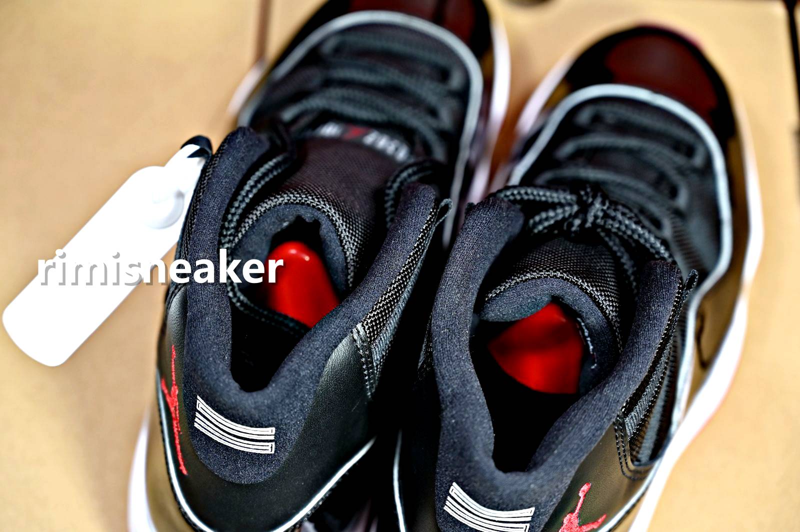 AIR JORDAN 11 RETRO