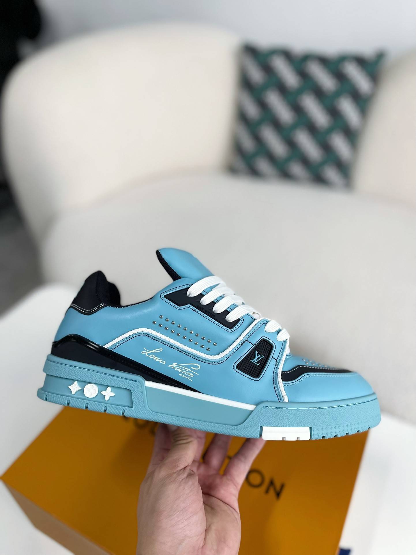 L*V TRAINER SNEAKERS
