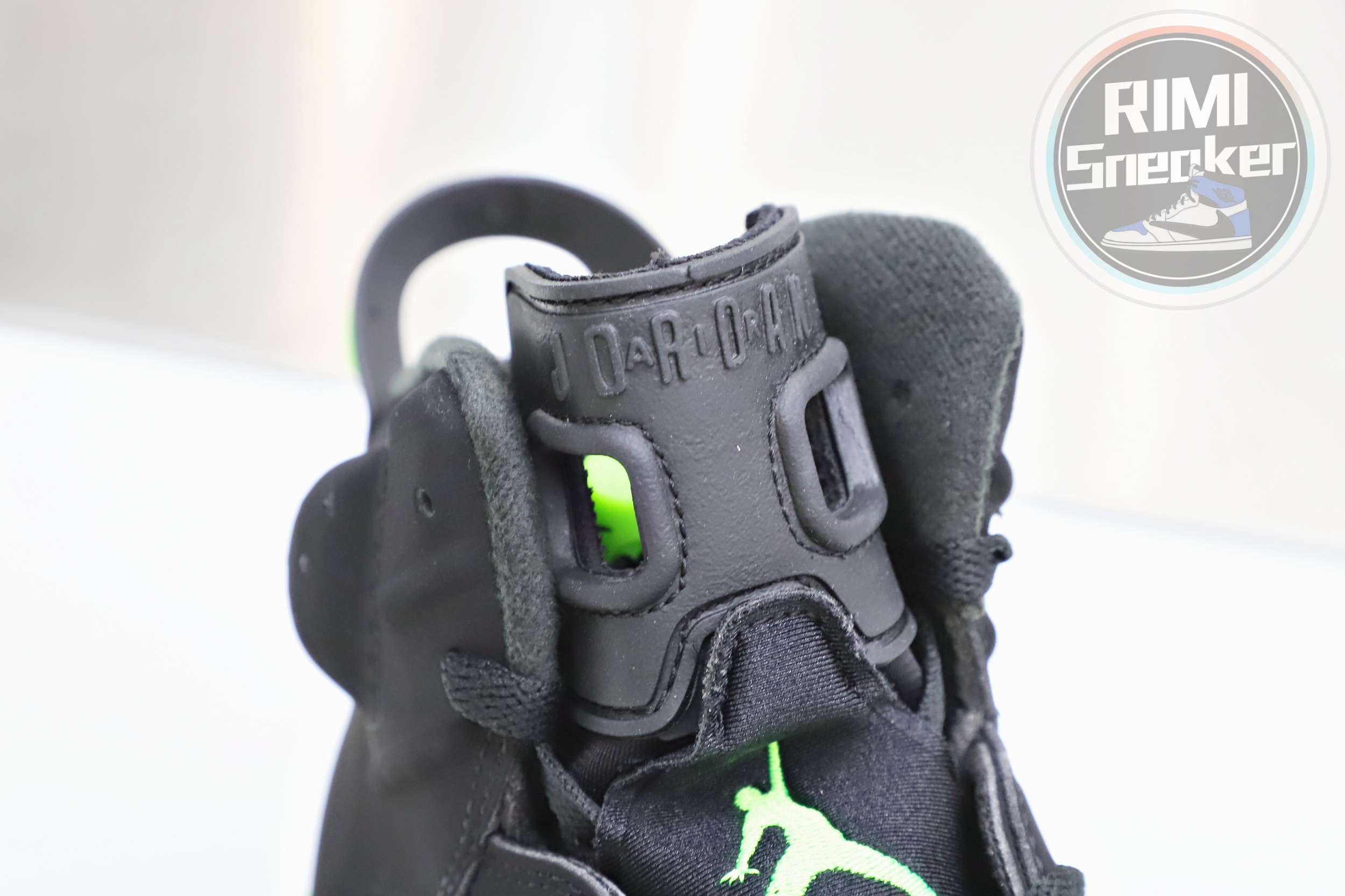 AIR JORDAN 6 RETRO