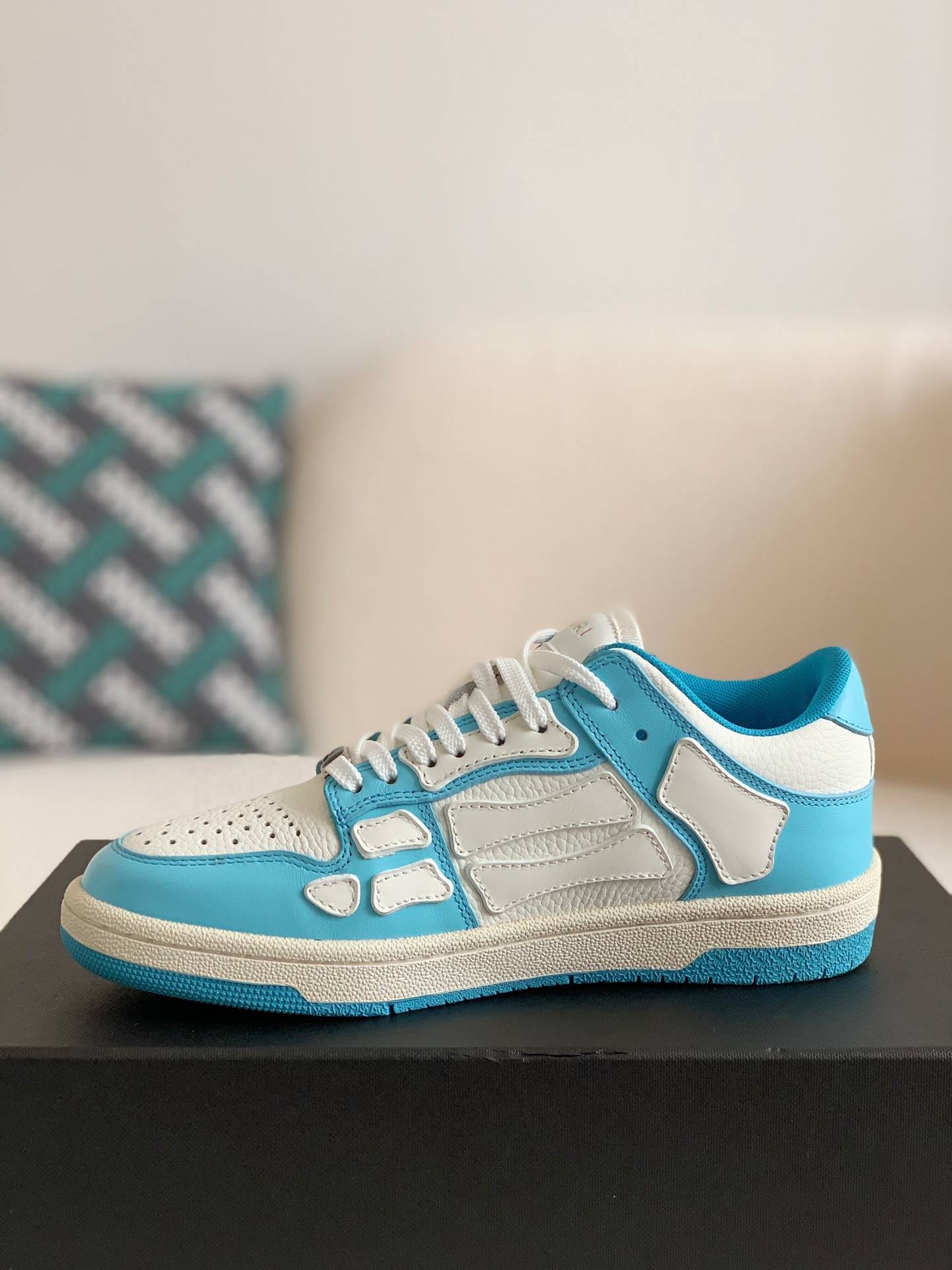 A*RI Bone Sneakers