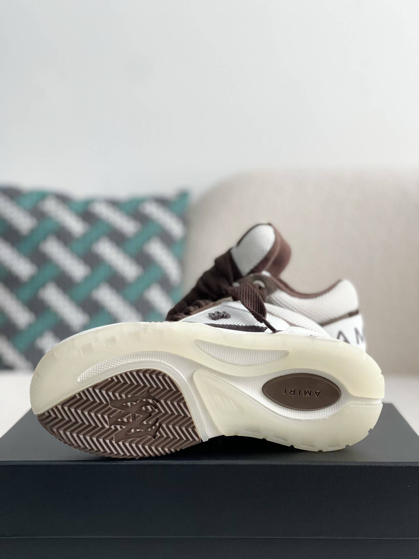 A*RI sneaker