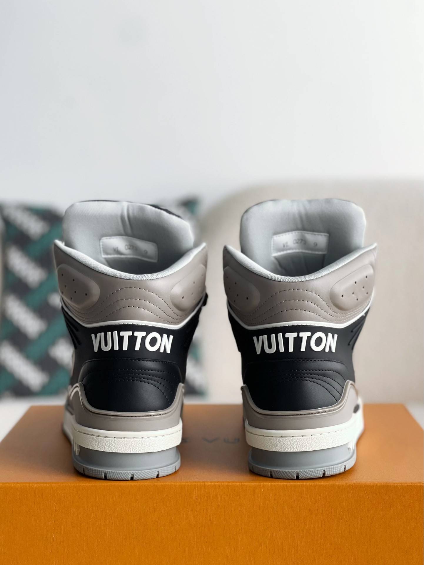 L*V TRAINER SNEAKERS