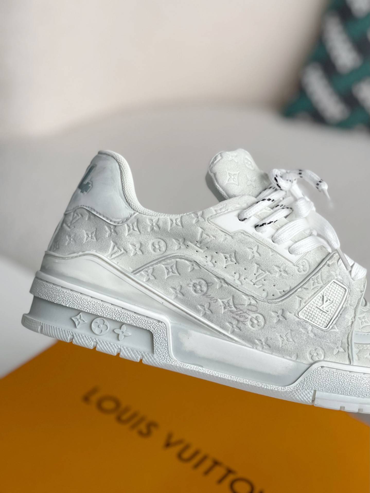 L*V TRAINER SNEAKERS