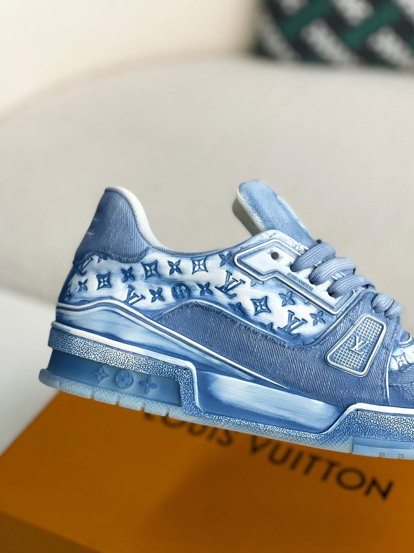 L*V TRAINER SNEAKERS