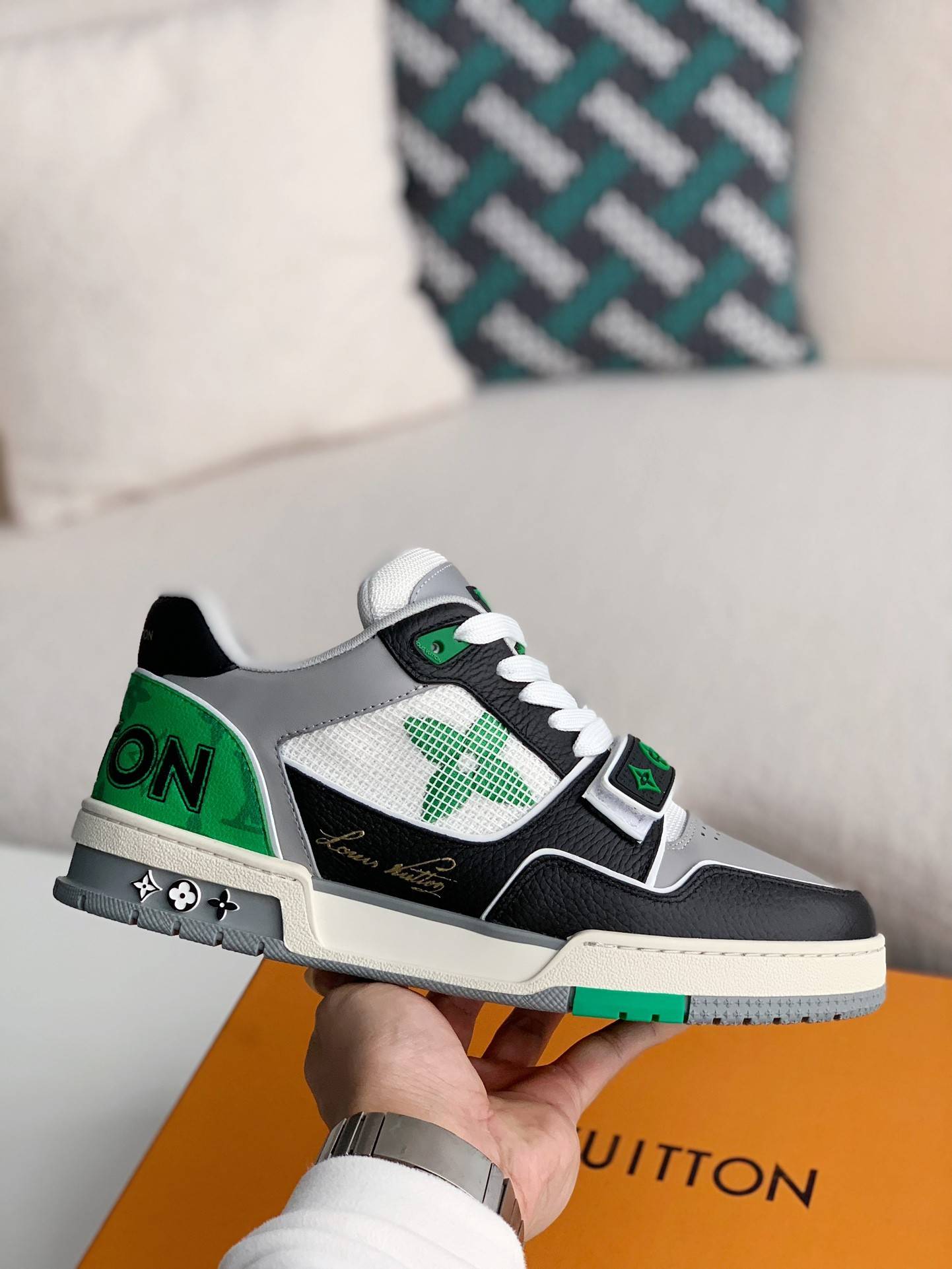 L*V TRAINER Sneakers