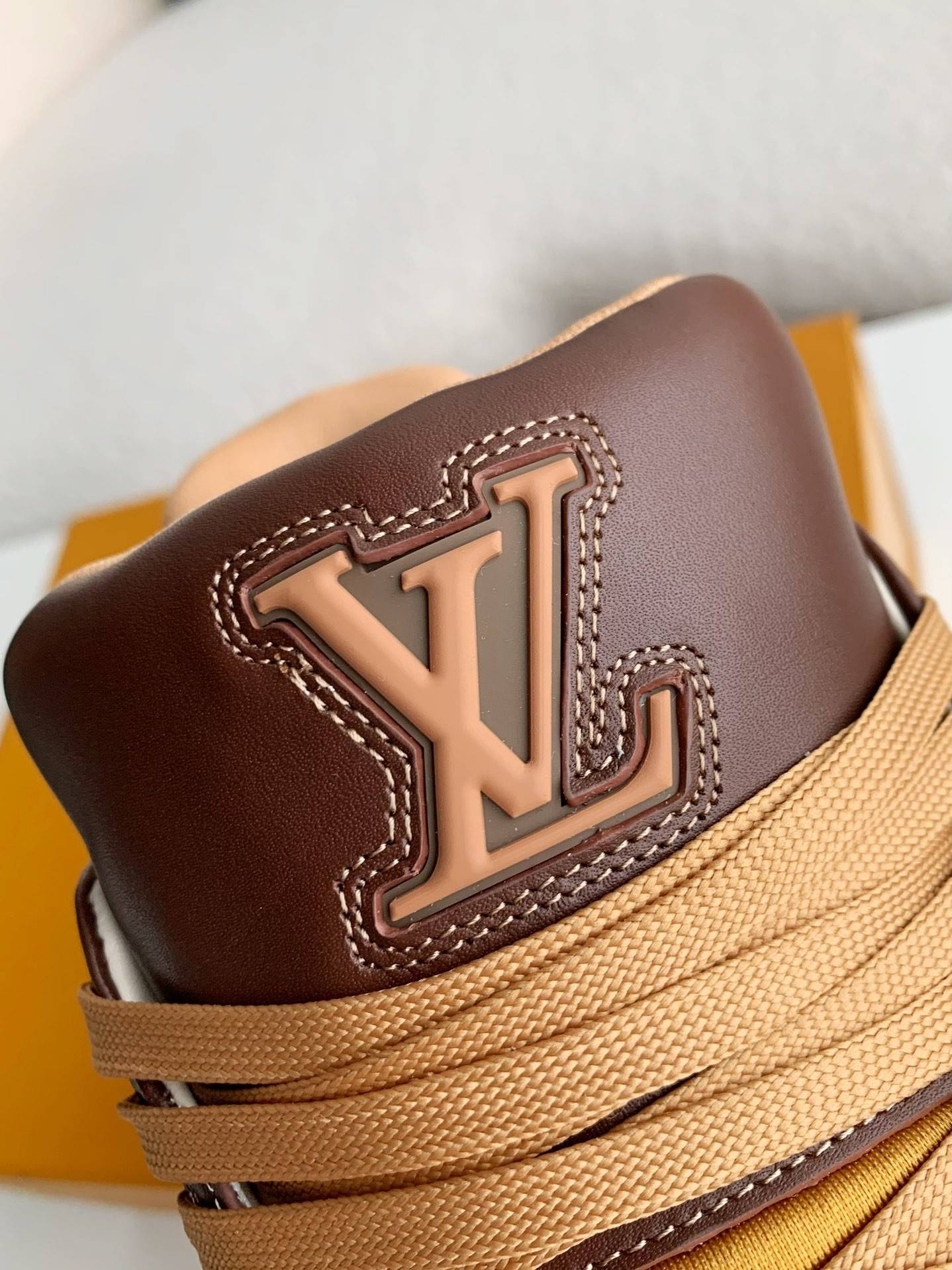 L*V TRAINER SNEAKERS