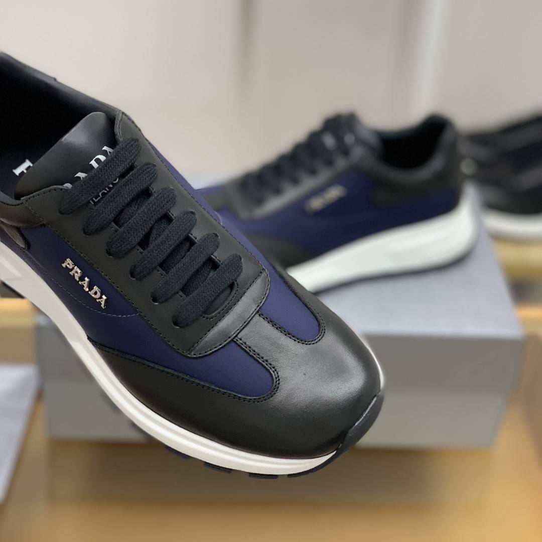 P*DA Sneakers
