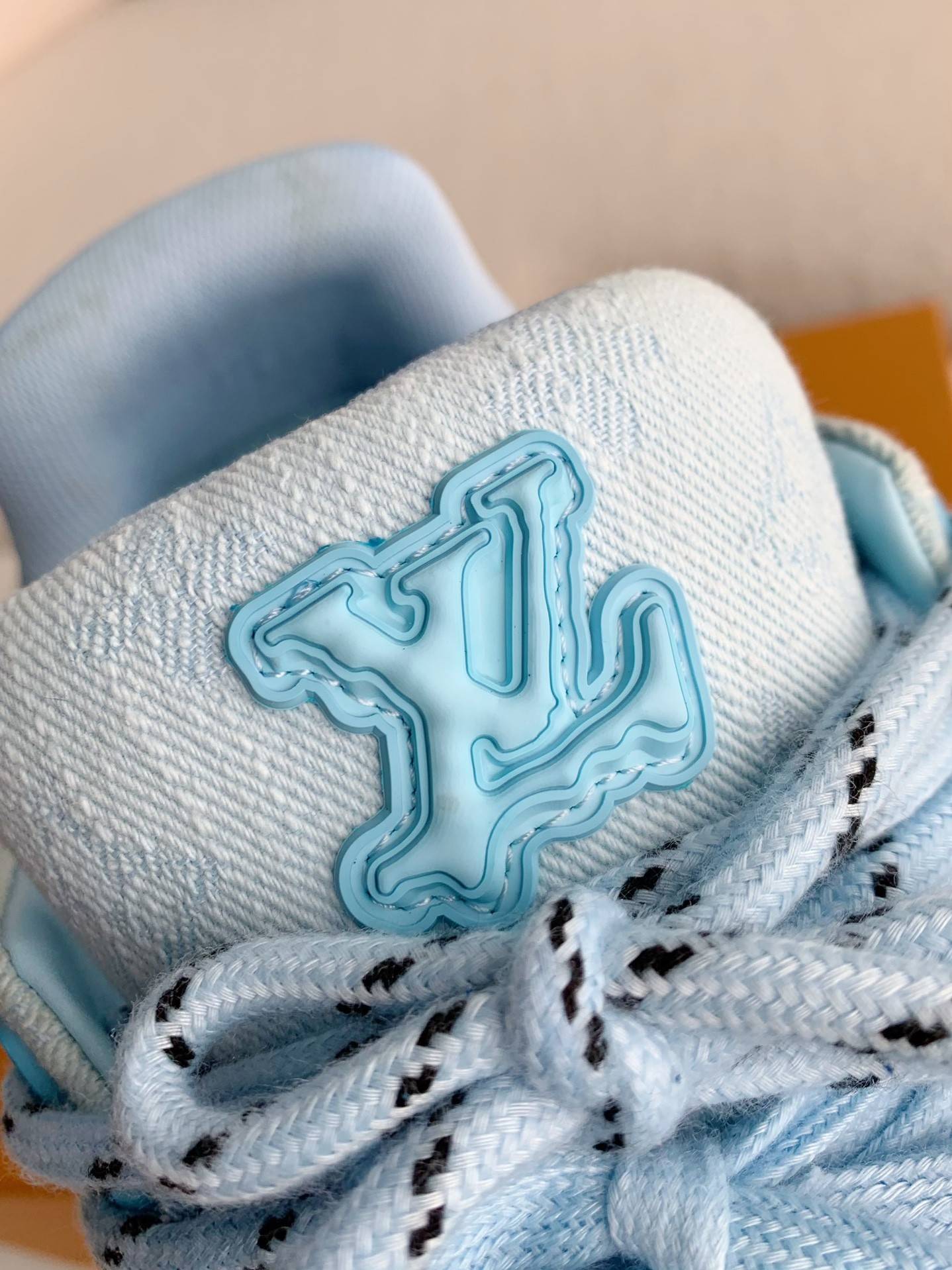 L*V TRAINER SNEAKERS